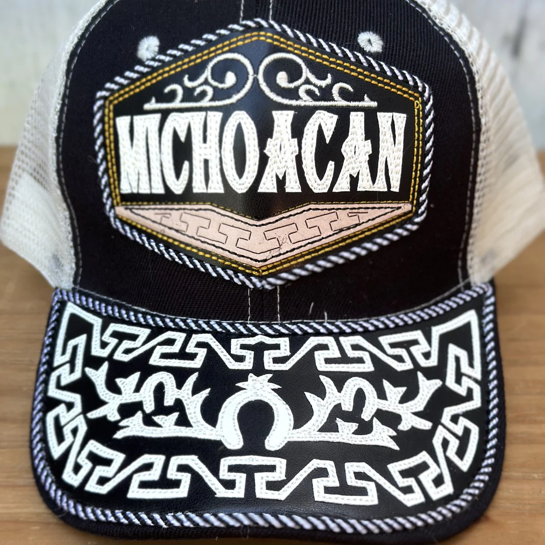 Gorra de Michoacan Negra con Diseño Greca - Gorras Mexicanas Artesanales - Imagen 3